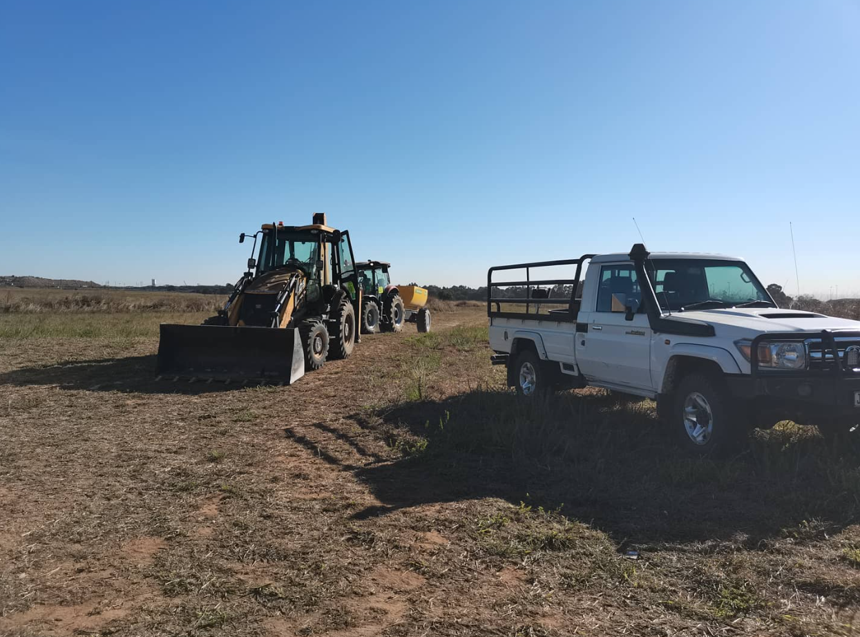 TLB & site equipment in Mphakama field photography